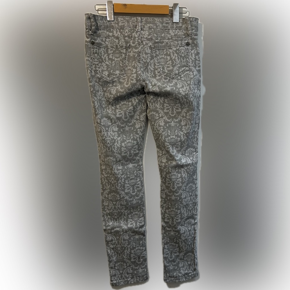 Hot Kiss Skinny Lily Woman’s Jeans Grey Paisley Print Size 5.